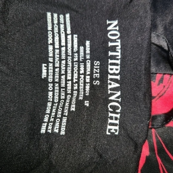 Nottibianche Robe SIZE Small Black & Red Floral EUC - Picture 10 of 13